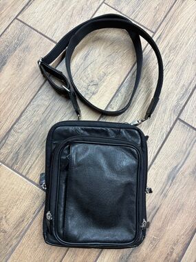 Gun Tote’n Mama Black Crossbody Concealed Carry Leather Purse
